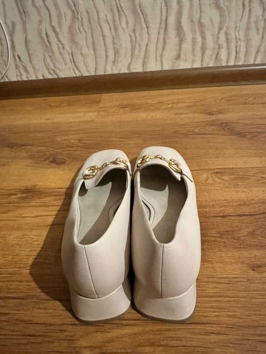 Продам женские туфли