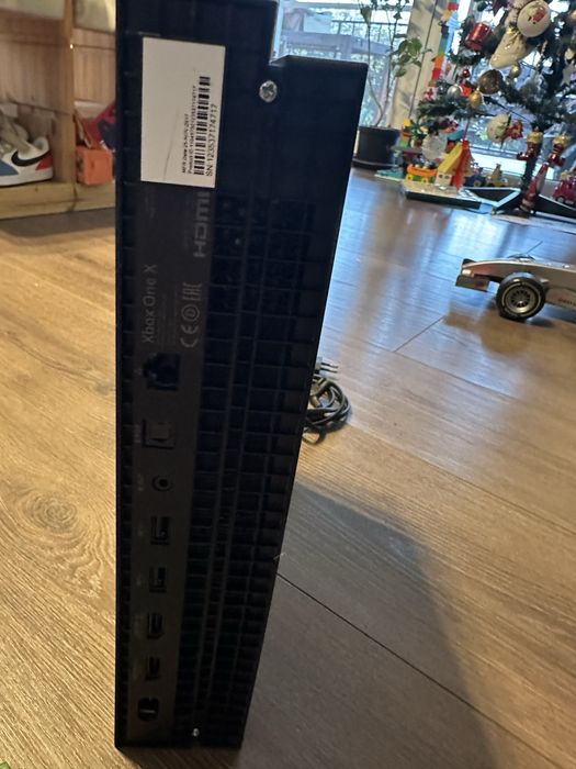 Consola Xbox One X cu cutie - X-box + 2 jocuri