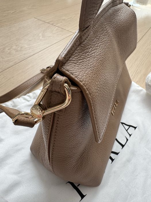 Оригинална Furla чанта с документи