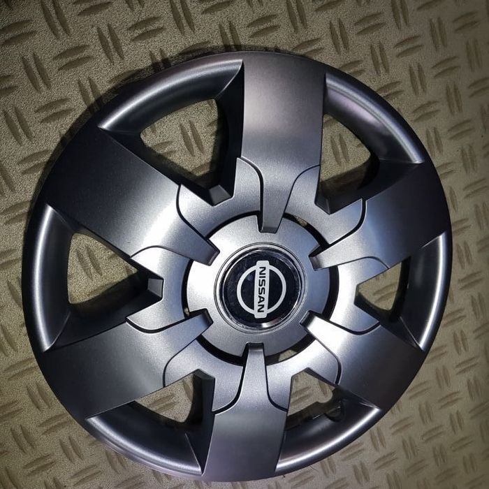 capace roti nissan r16  la set de 4 buc,capace janta aliaj,embleme