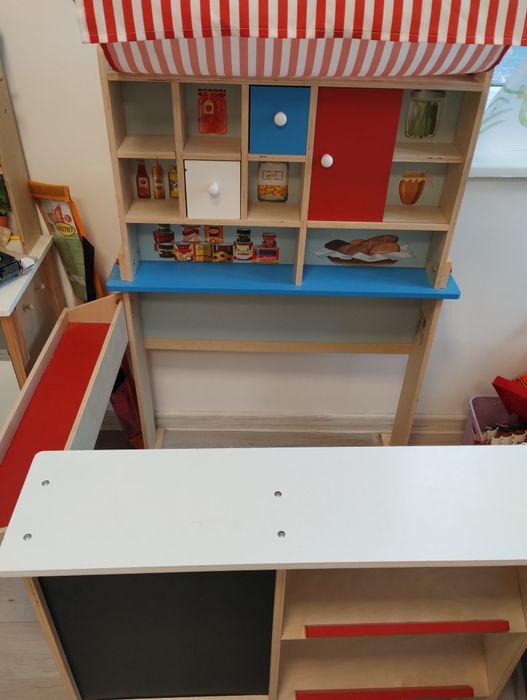 Дървен детски магазин