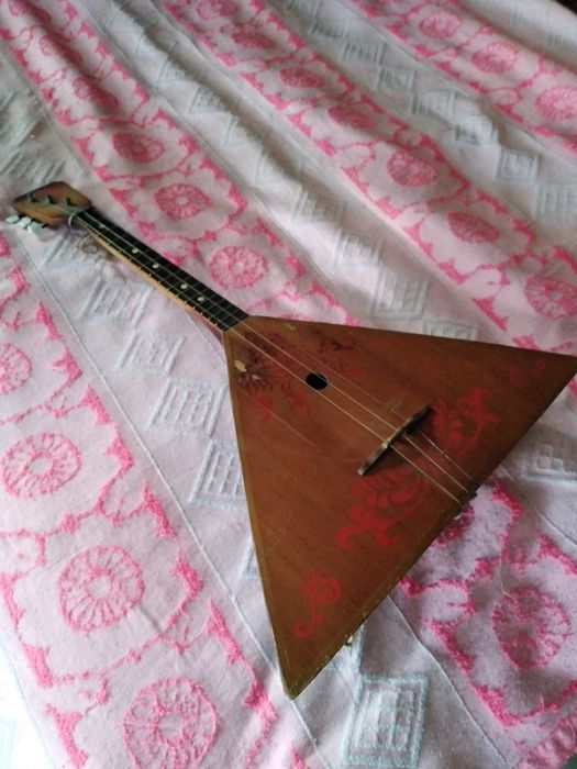 Продам балалайку