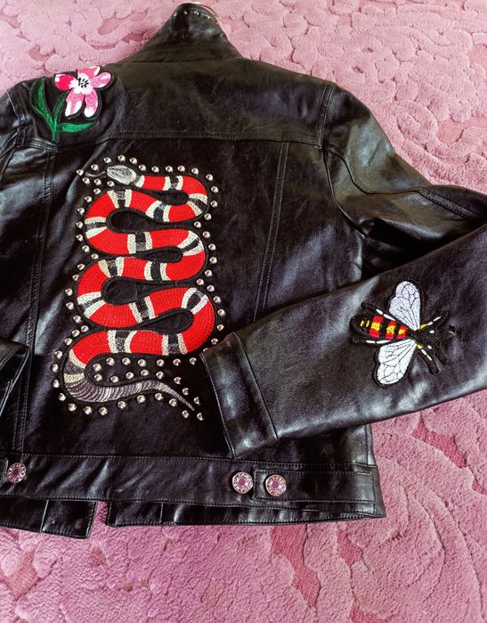 Уникално яке от естествена кожа с бродерии и капси