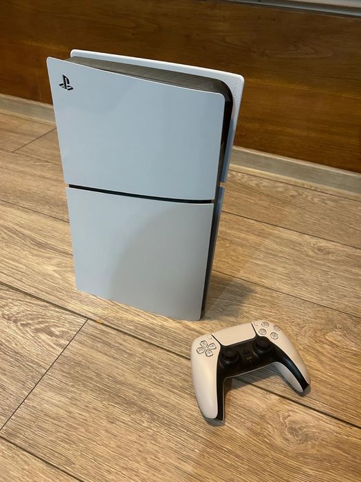 PlayStation5 - Slim, Stare perfecta, + Un controller original Ps5
