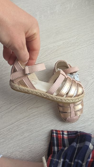 Sandale UGG marimea 23-24