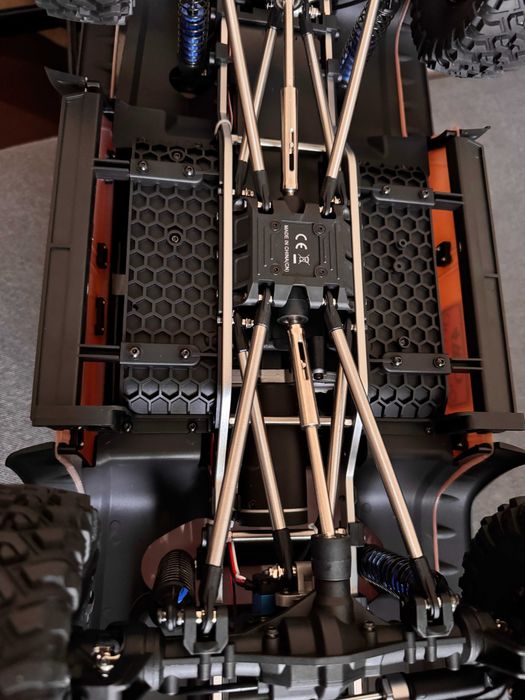 Продавам RC ALLROCK Defender H8H Crawler 1/8