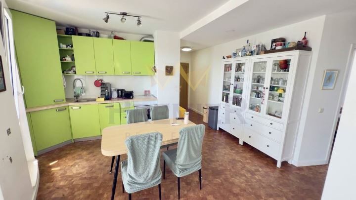 Продава се Тристаен апартамент в Бургас, Сарафово - 99 кв.м за 2061 €/кв.м - Снимка #1
