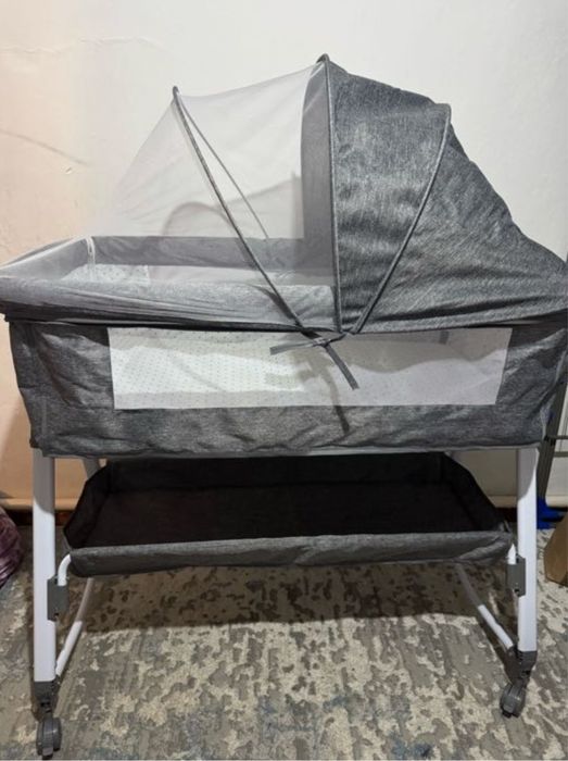 Продам манеж до 1 года