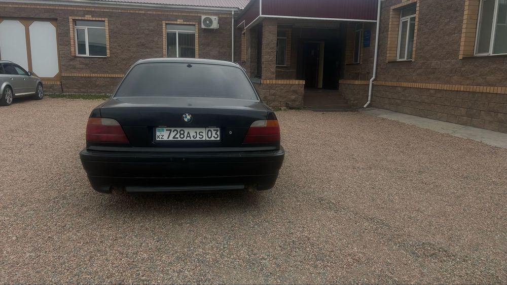 В продаже бумер е38, объем 3л
