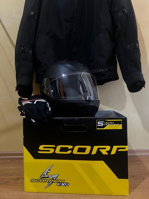Vânzare echipament moto second-hand – Modeka Evo Air + mănuși Alpinestars