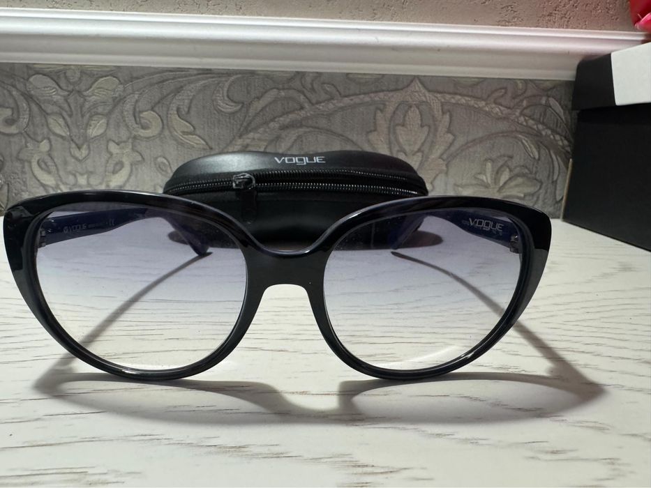 ОРИГИНАЛНИ слънчеви очила Vogue