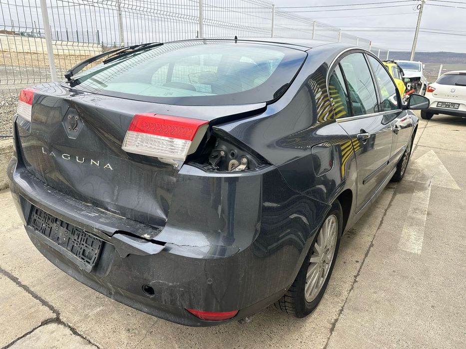 Dezmembrez / Dezmembrari / Piese / Accesorii Renault laguna 3 2.0 benzina M4R 2009 gri volan stanga