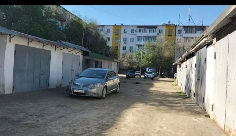 Продается гараж в центре города.