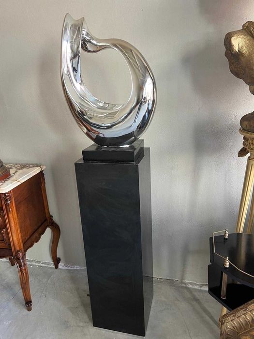 Statueta de dimensiuni mari!