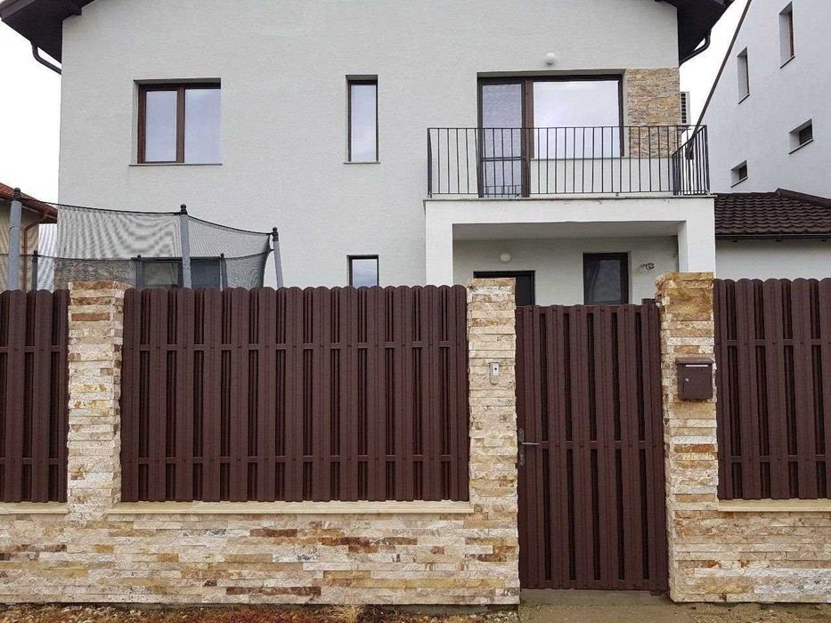 Garduri si porti din panouri stil jaluzele, tabla cutata, sipca metalica, plasa bordurata, fier forjat, BCA sau beton si alte modele la comanda