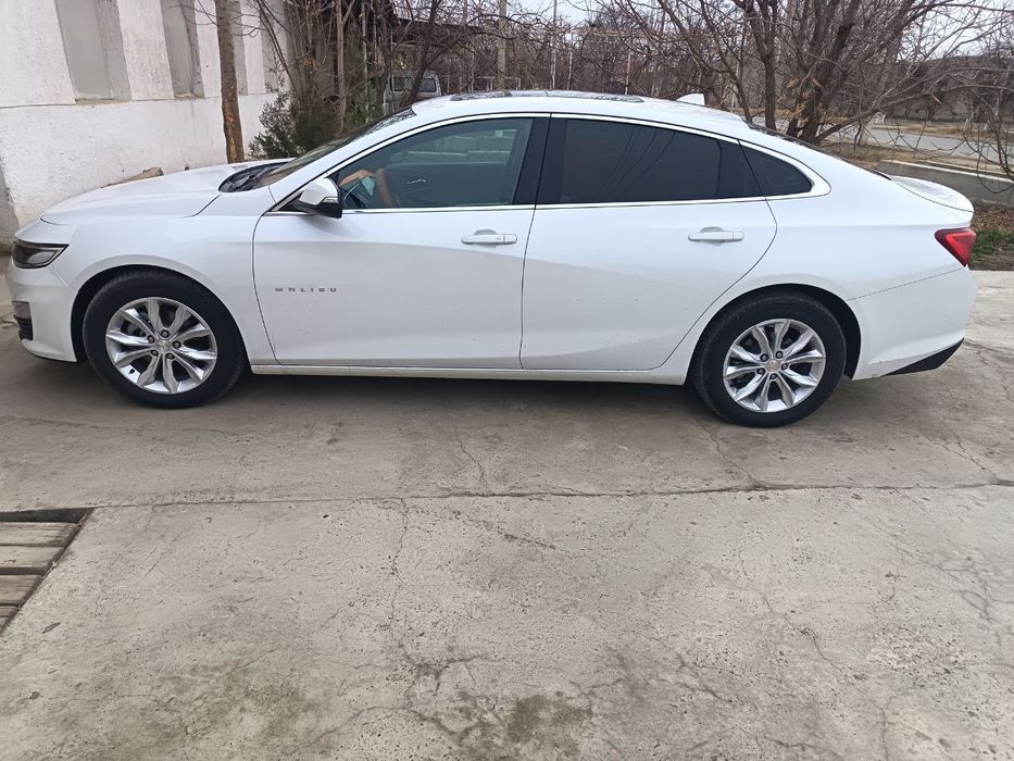 Malibu  turbo sotiladi