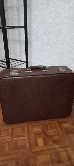 Винтажный чемодан