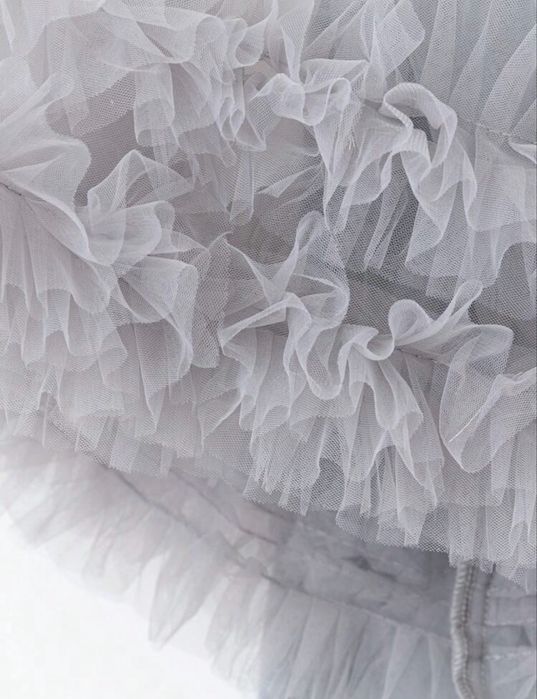 Дамска сива блуза / сива тениска с ефектен тюл буфан ръкав