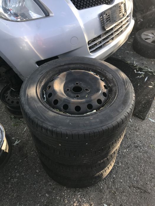 Джанти с гуми тойота ярис 185/60/15 дот21