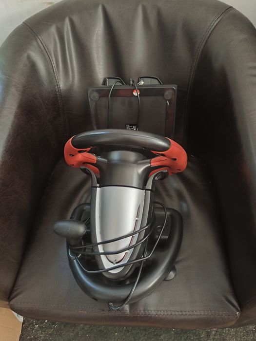 Volan cu pedale  in stare foarte buna