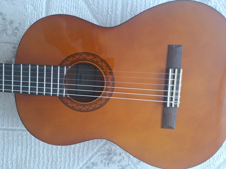 Продам гитару Гитара классическая Yamaha C40 Natural