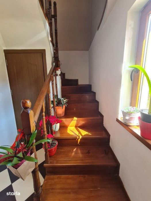Casa individuala, 6 camere, 249 mp, 1200 mp de teren, zona Tauti