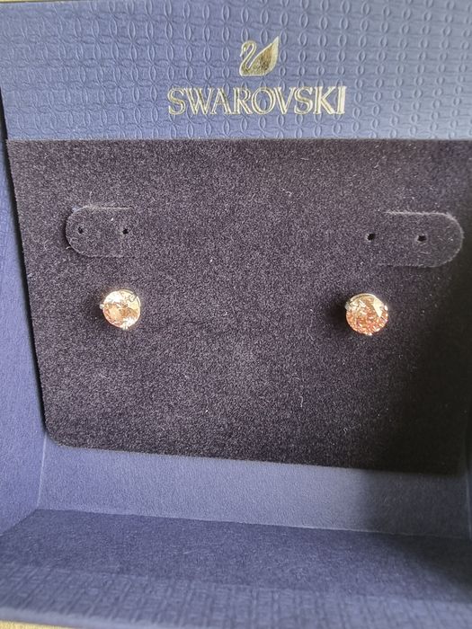 Обеци Swarovski с розов кръгъл кристал, с винт