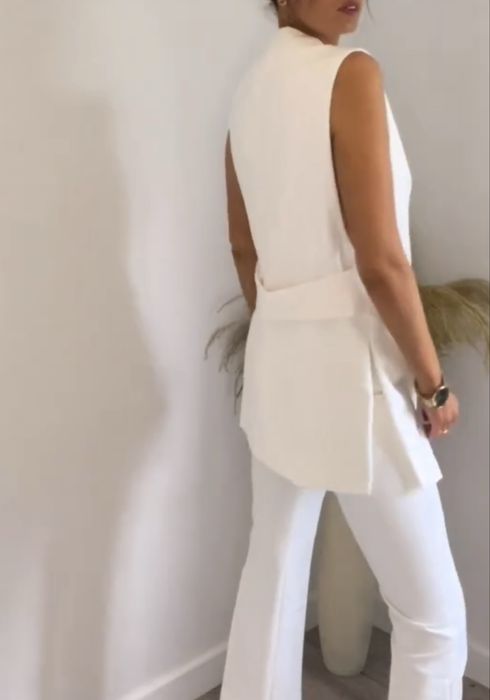 Costum alb cu vestă lungă și pantaloni split hem Zara mărimea XS