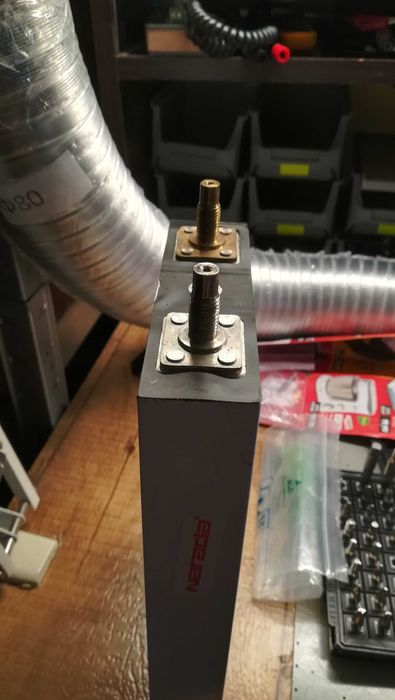 Литиево полимерни клетки на Narada с капацитет 80Ah