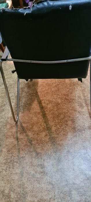 Продаётся стул офисный. .