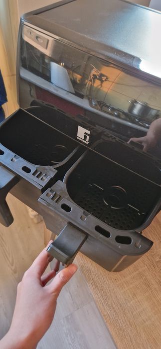 Vand airfryer cu  2 cuve