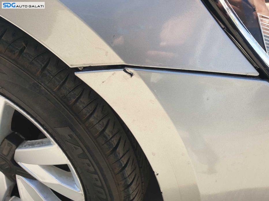 Bara Spoiler Fata cu Grile si Proiectoare Fara Grila cu Emblema cu Imperfectiuni Volkswagen Passat B8 2015 - 2019 Culoare LB7W [C3912]