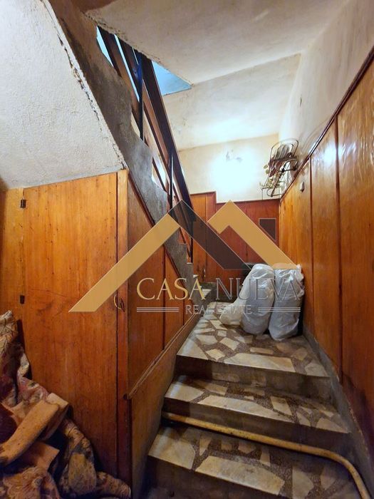 Къща със заведение за бързо хранене в гр.Перник, кв.Църква