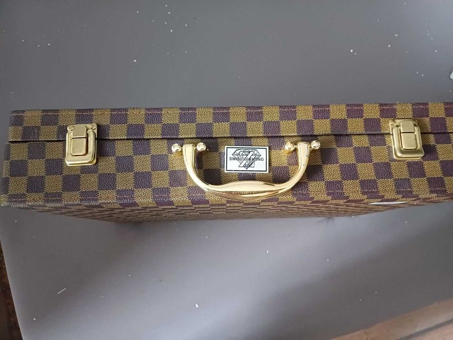 Комплекти прибори за хранене