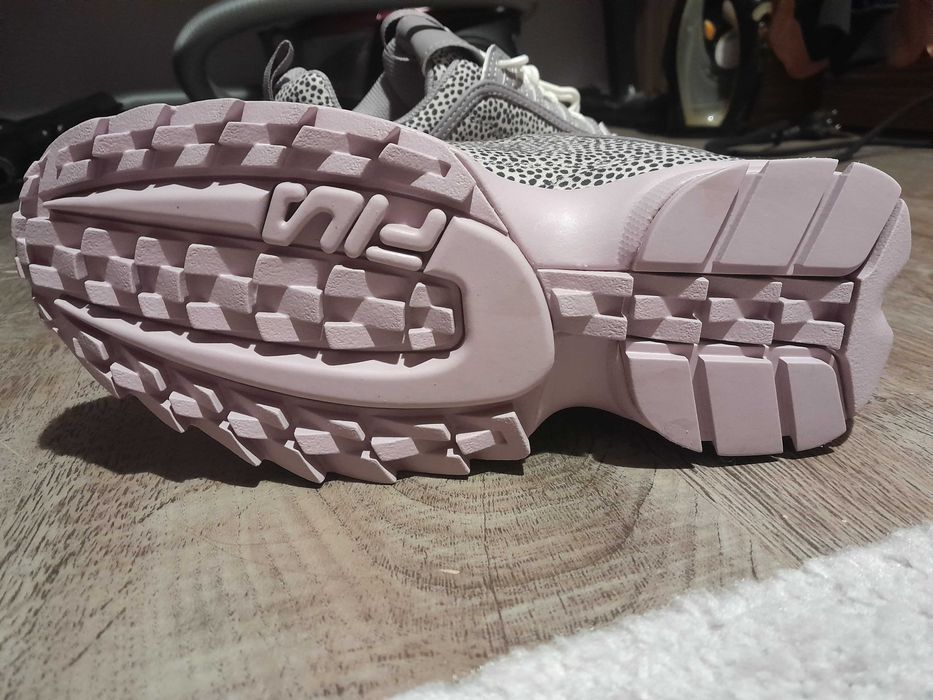 Чисто нови кецове FILA номер 40