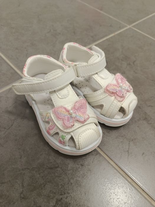 Продам сандали для девочки
