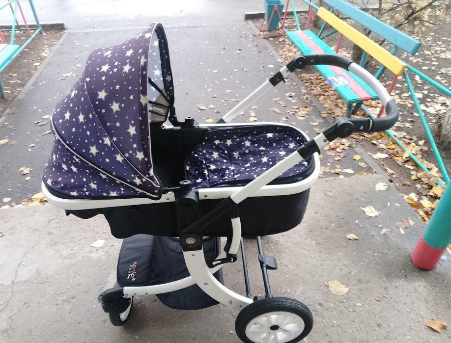 Продам коляску для новорожденных
