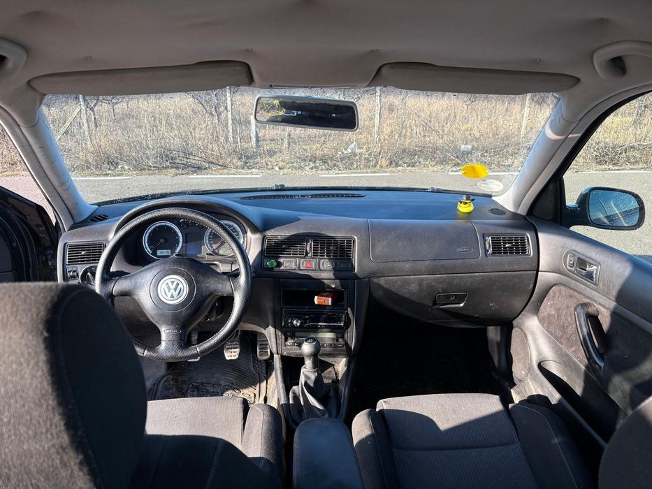 Vand golf 4 sau schimb cu logan