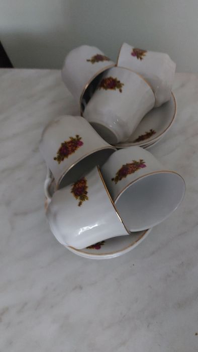 Cești cafea și farfurioare