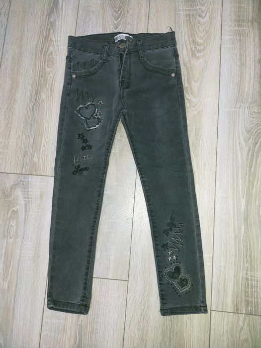 Продам джинсы на девочку