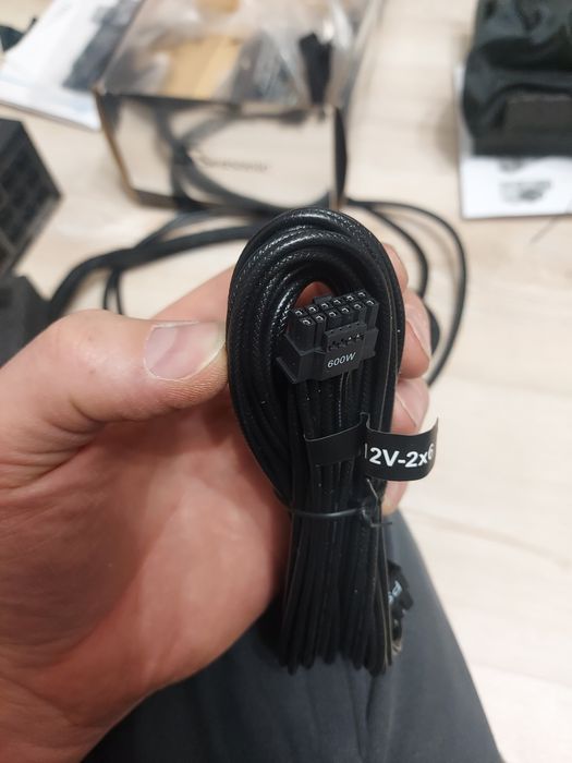Блок питания Seasonic Platinum 1300W б/у
Модульн