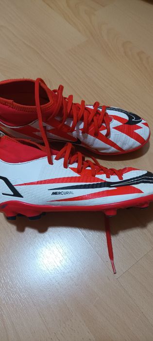 Детски футболни обувки