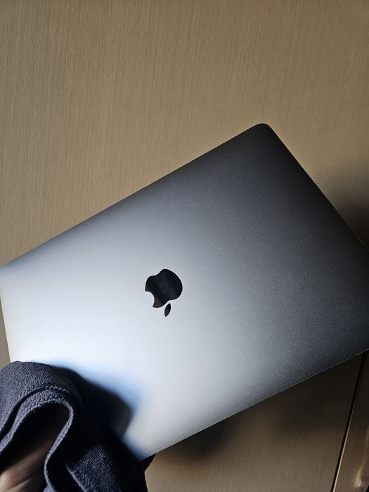 MacBook Air M1 (2020) Space Gray / 8GB / 256GB