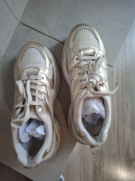 Дамски маратонки златно