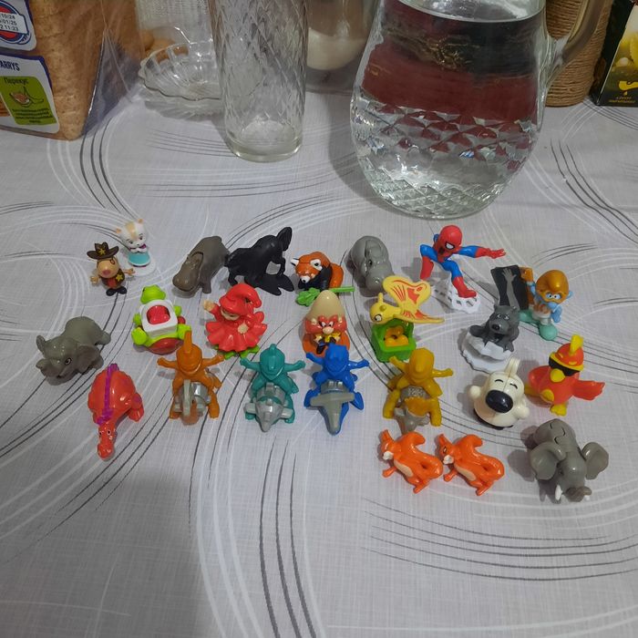 Продам Киндер игрушки