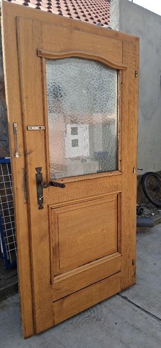 Usa    de   intrare  stejar