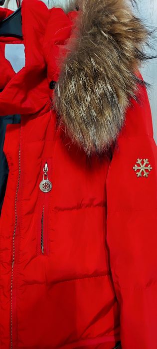 Продам зимний пуховик каспий ред есть!!!