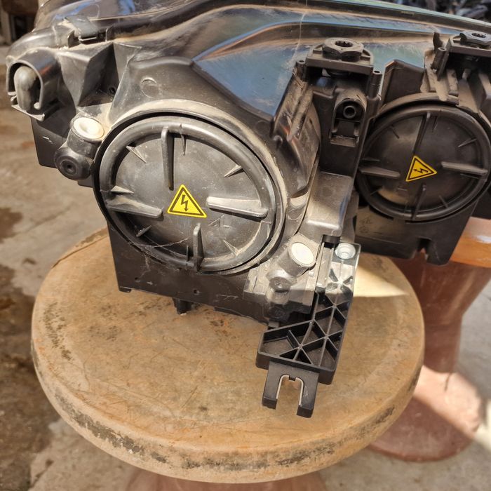 Seat Alhambra bi xenon 2022 ляв фар