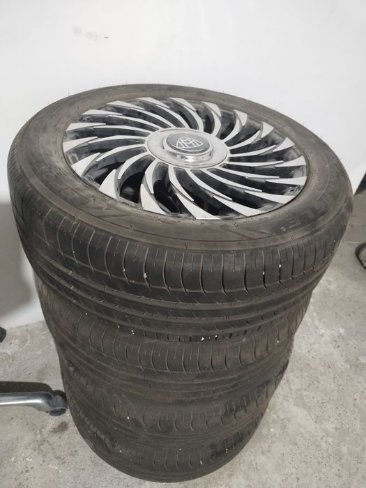 Продам шины с дисками от майбах
