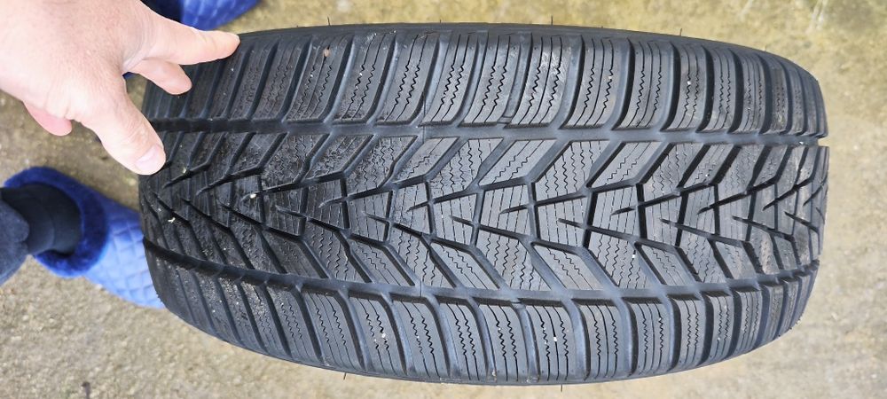 Vând 2 cauciucuri Continental 235 45  R18 , 225 45 R18